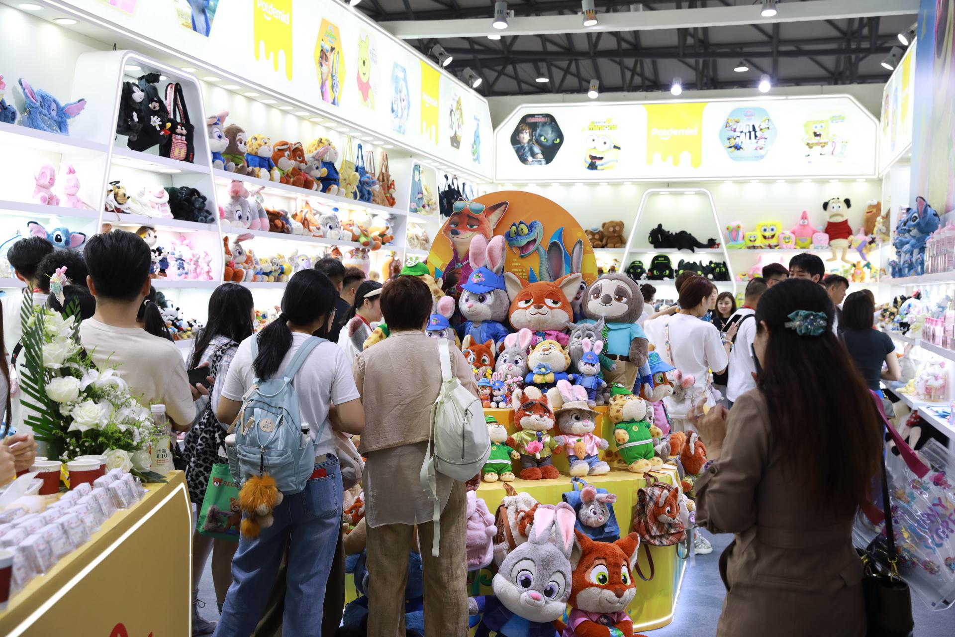 “AI+IP”雙重賦能，東莞茶山潮玩閃耀中國(guó)玩協(xié)四展，探索玩具銷(xiāo)售新紀(jì)元