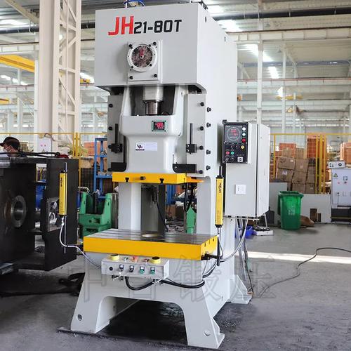 液壓機(jī)與機(jī)械壓力機(jī) 四柱液壓機(jī)（油壓機(jī)）廠家的選型指南與行業(yè)洞察